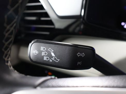 Used 2025 Volkswagen Taos S image 39