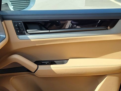 Certified 2025 Porsche Cayenne image 23