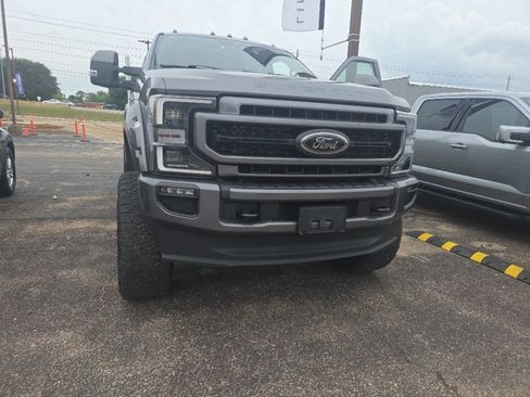 Used 2022 Ford F250 Lariat w/ Black Appearance Package AWD/4WD image 3