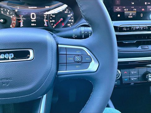 Used 2026 Jeep Compass Latitude image 12