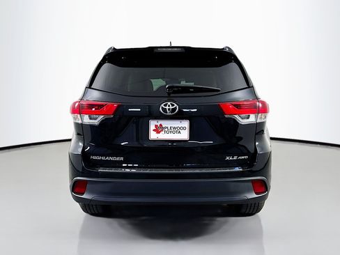 Certified 2017 Toyota Highlander XLE AWD/4WD image 6