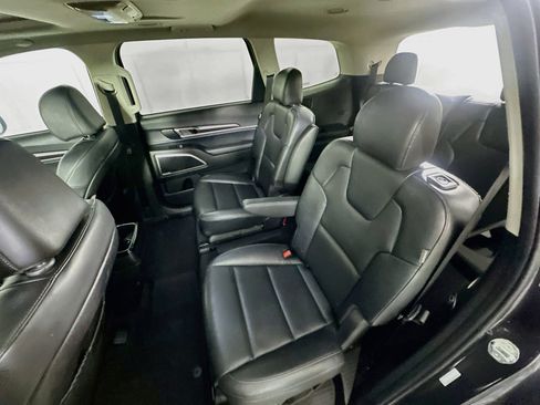 Used 2025 Kia Telluride S FWD image 29
