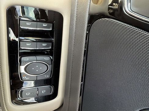 Used 2020 Lincoln Aviator Reserve w/ Equipment Group 201A image 20