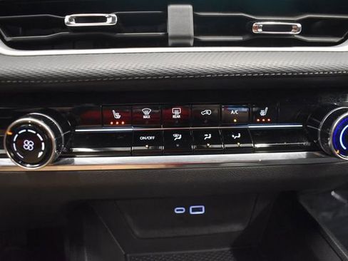 Used 2025 Chevrolet Equinox LT image 28