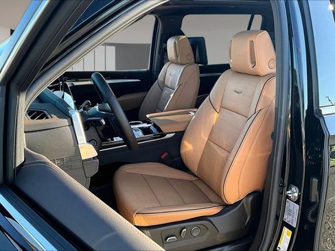 New 2026 Cadillac Escalade ESV Luxury w/ Touring Package AWD/4WD image 9
