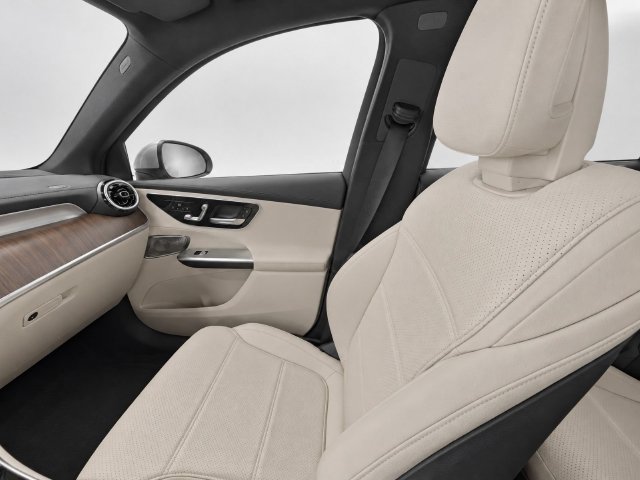 Used 2024 Mercedes-Benz GLC 300 4MATIC image 22
