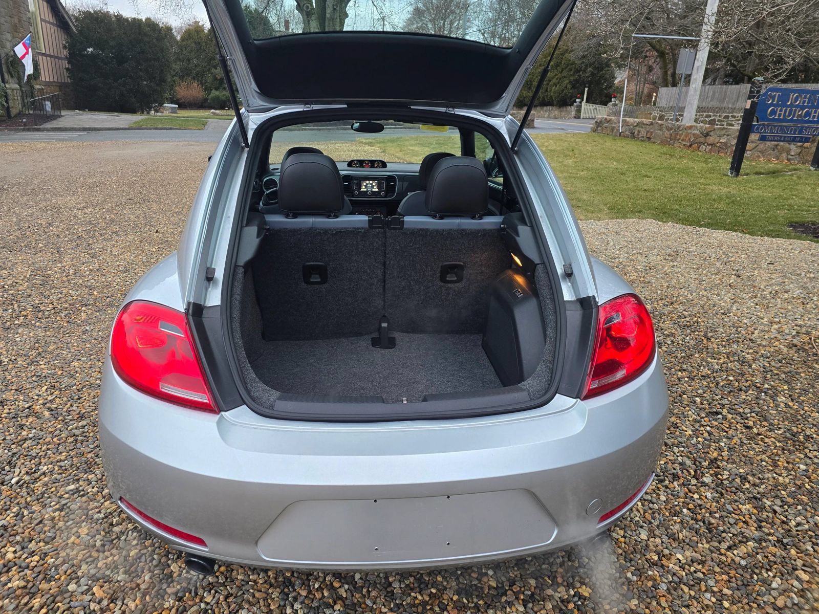 Used 2012 Volkswagen Beetle Turbo FWD image 8
