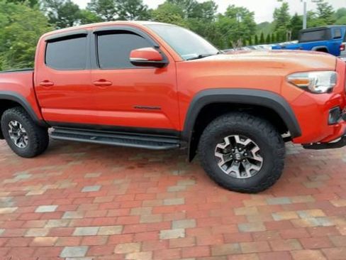 Used 2016 Toyota Tacoma TRD Off-Road w/ Towing Package AWD/4WD image 3