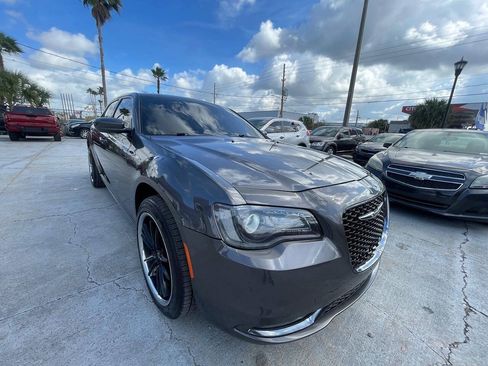 Used 2019 Chrysler 300 S AWD/4WD image 10
