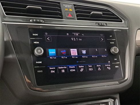 Used 2021 Volkswagen Tiguan SE w/ Panoramic Sunroof Package image 30