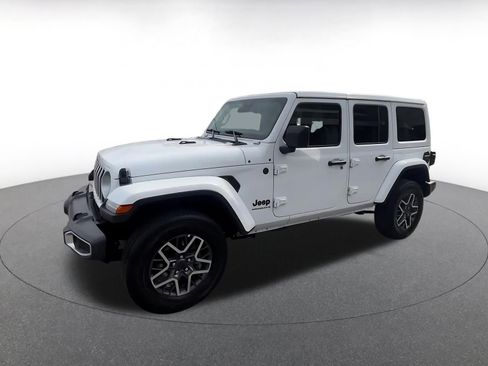Used 2025 Jeep Wrangler Unlimited Sahara AWD/4WD image 7