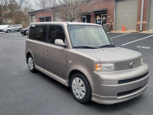 Used 2006 Scion xB image 3