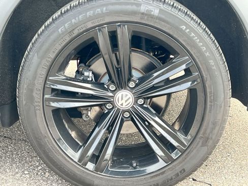 Used 2019 Volkswagen Tiguan SEL Premium R-Line image 14