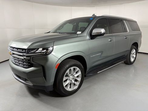Used 2023 Chevrolet Suburban Premier image 5