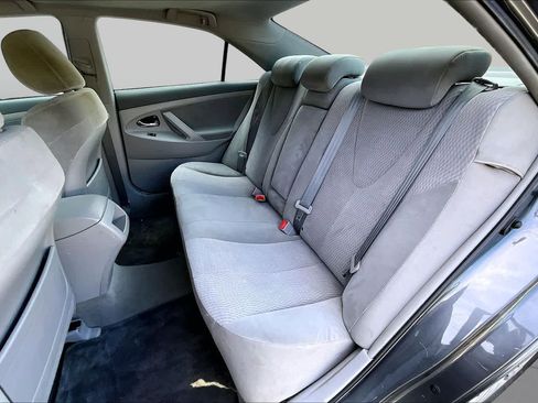Used 2010 Toyota Camry LE FWD image 20