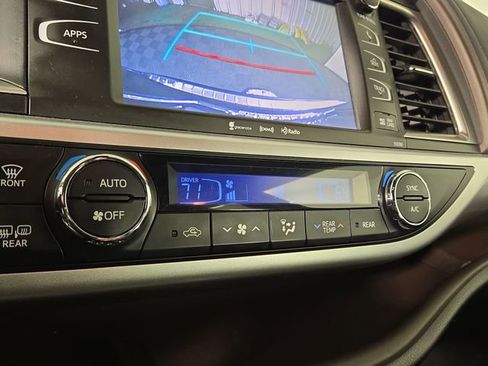Used 2019 Toyota Highlander XLE image 19