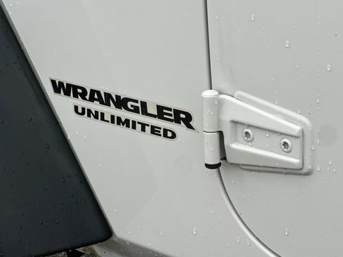 Used 2009 Jeep Wrangler Unlimited Rubicon w/ Dual Top Group image 24