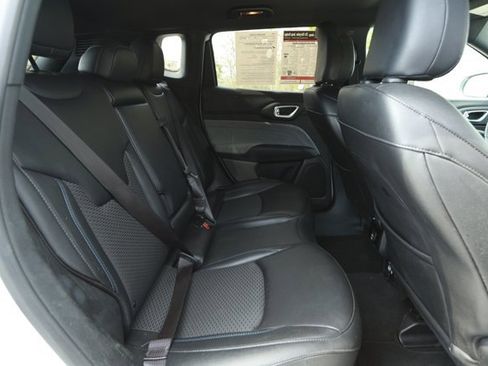 Used 2024 Jeep Compass Latitude image 27