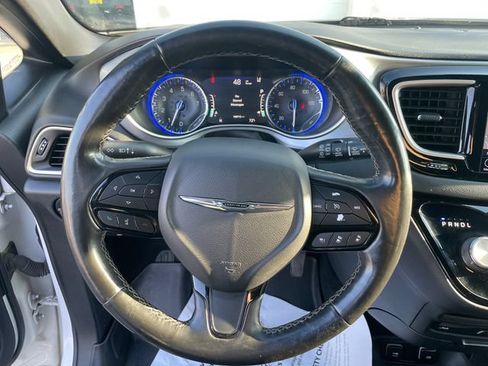 Used 2020 Chrysler Pacifica Touring-L Plus FWD image 25