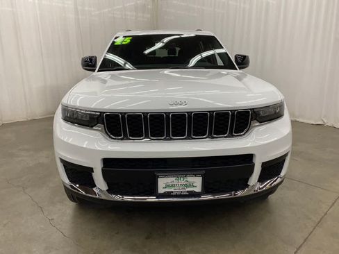 Used 2025 Jeep Grand Cherokee L Laredo AWD/4WD image 9