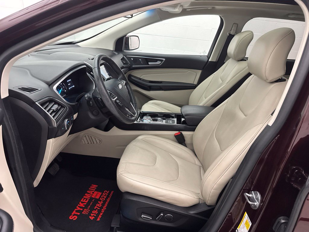 Used 2019 Ford Edge Titanium w/ Equipment Group 301A AWD/4WD image 18