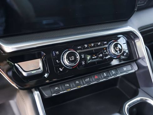 Used 2022 GMC Sierra 1500 Denali AWD/4WD image 19