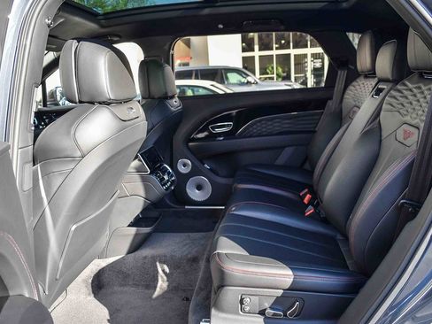 New 2025 Bentley Bentayga Extended Wheelbase image 18