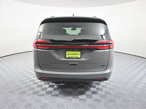 Used 2022 Chrysler Pacifica Touring-L w/ S Appearance Package image 5