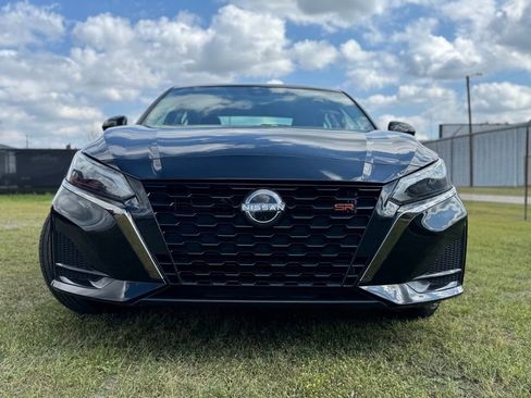 Used 2024 Nissan Altima 2.5 SR image 3