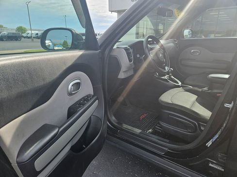 Used 2014 Kia Soul + FWD image 13