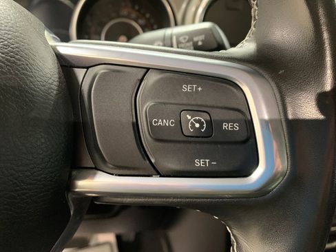 Used 2022 Jeep Gladiator Overland image 12