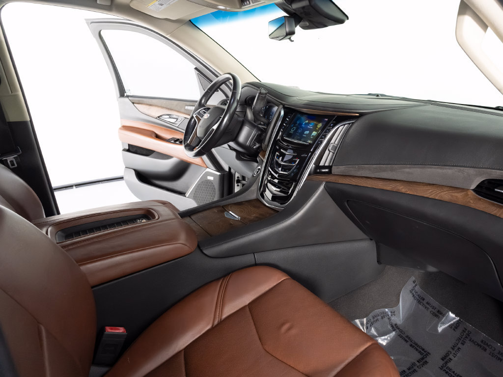 Used 2019 Cadillac Escalade Luxury AWD/4WD image 26