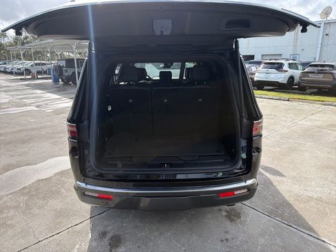 Used 2022 Jeep Wagoneer Series II image 32