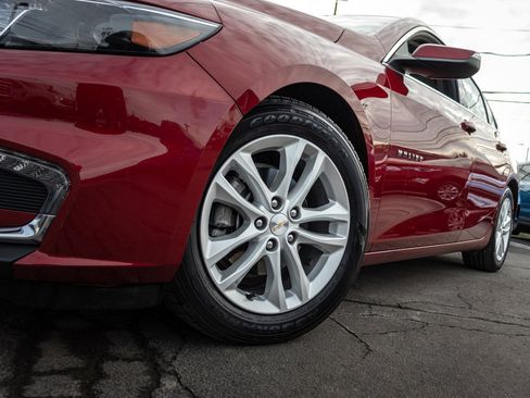 Used 2017 Chevrolet Malibu Hybrid w/ Leather Package image 9