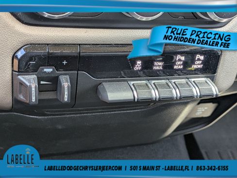 Used 2019 RAM 1500 Laramie AWD/4WD image 29