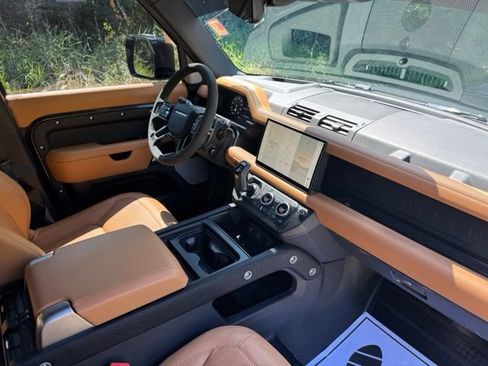 Used 2024 Land Rover Defender 130 V8 AWD/4WD image 21