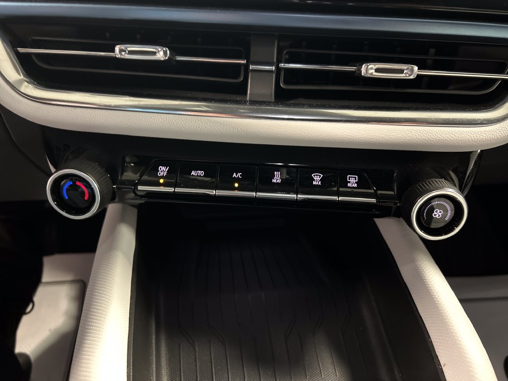 Used 2024 Chevrolet Equinox EV LT w/ LPO, Trailering Package FWD image 19