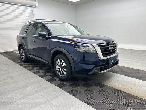 Used 2022 Nissan Pathfinder SL AWD/4WD image 7