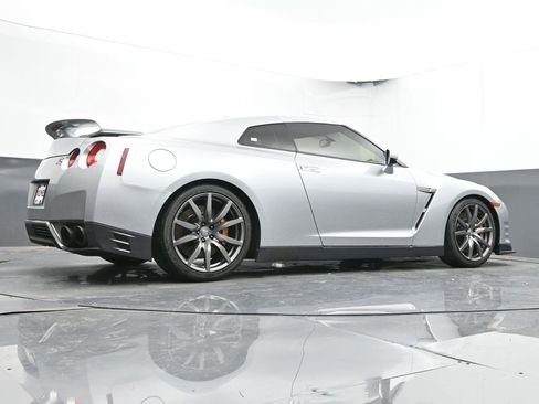 Used 2012 Nissan GT-R Premium image 50