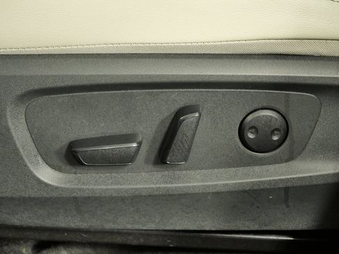 Used 2025 Nissan Pathfinder SL AWD/4WD image 21