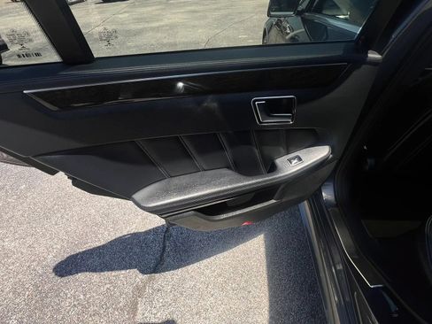 Used 2015 Mercedes-Benz E 400 Sedan w/ Driver Assistance Package image 21