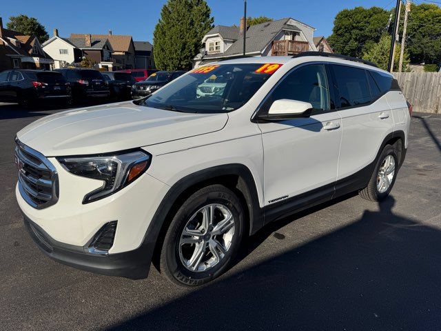 Used 2019 GMC Terrain SLE w/ Driver Convenience Package FWD image 3
