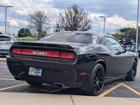 Used 2009 Dodge Challenger R/T RWD image 3