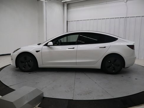 Used 2023 Tesla Model 3 Standard Range image 9