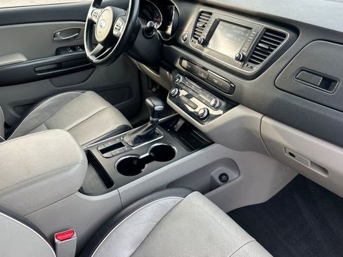 Used 2021 Kia Sedona EX image 17