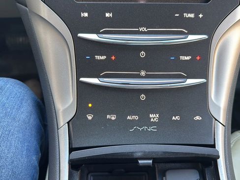 Used 2014 Lincoln MKZ Hybrid Sedan 4D w/ Equipment Group 202A Reserve image 19