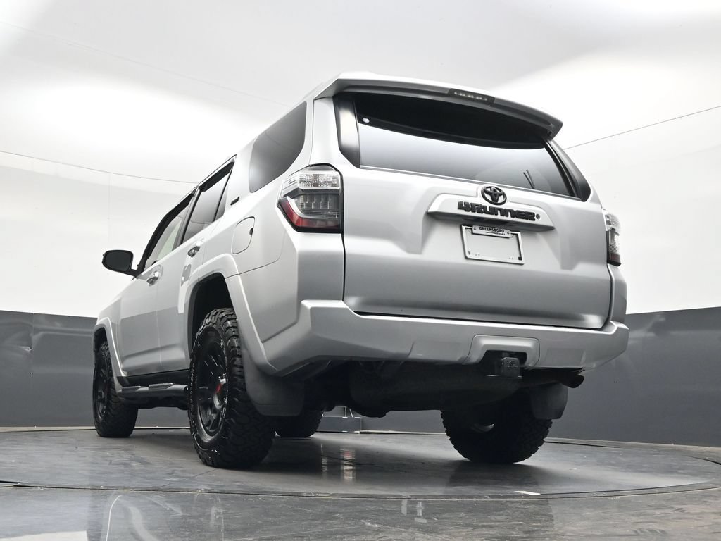 Used 2017 Toyota 4Runner SR5 AWD/4WD image 31