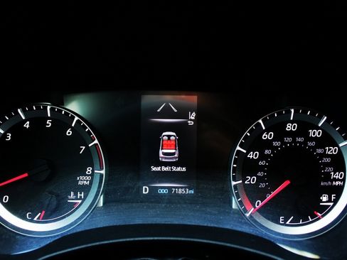 Used 2020 Toyota Highlander LE image 16