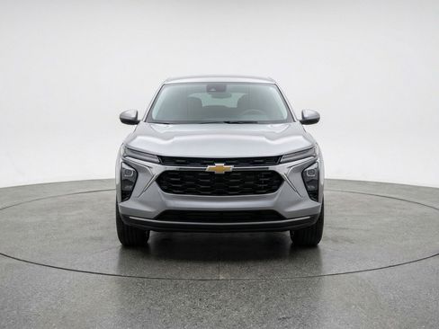 Used 2025 Chevrolet TrailBlazer LT FWD image 2