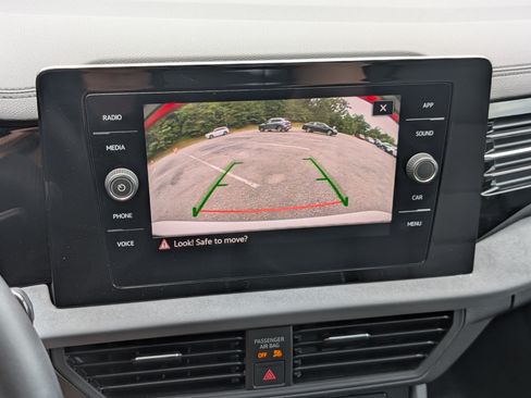 Used 2025 Volkswagen Jetta SE w/ Sunroof Package FWD image 27